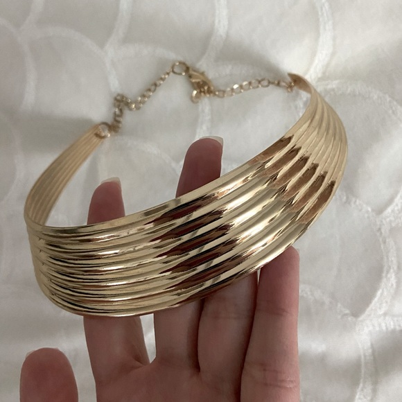 Gold Cleopatra Necklace - Picture 3 of 3